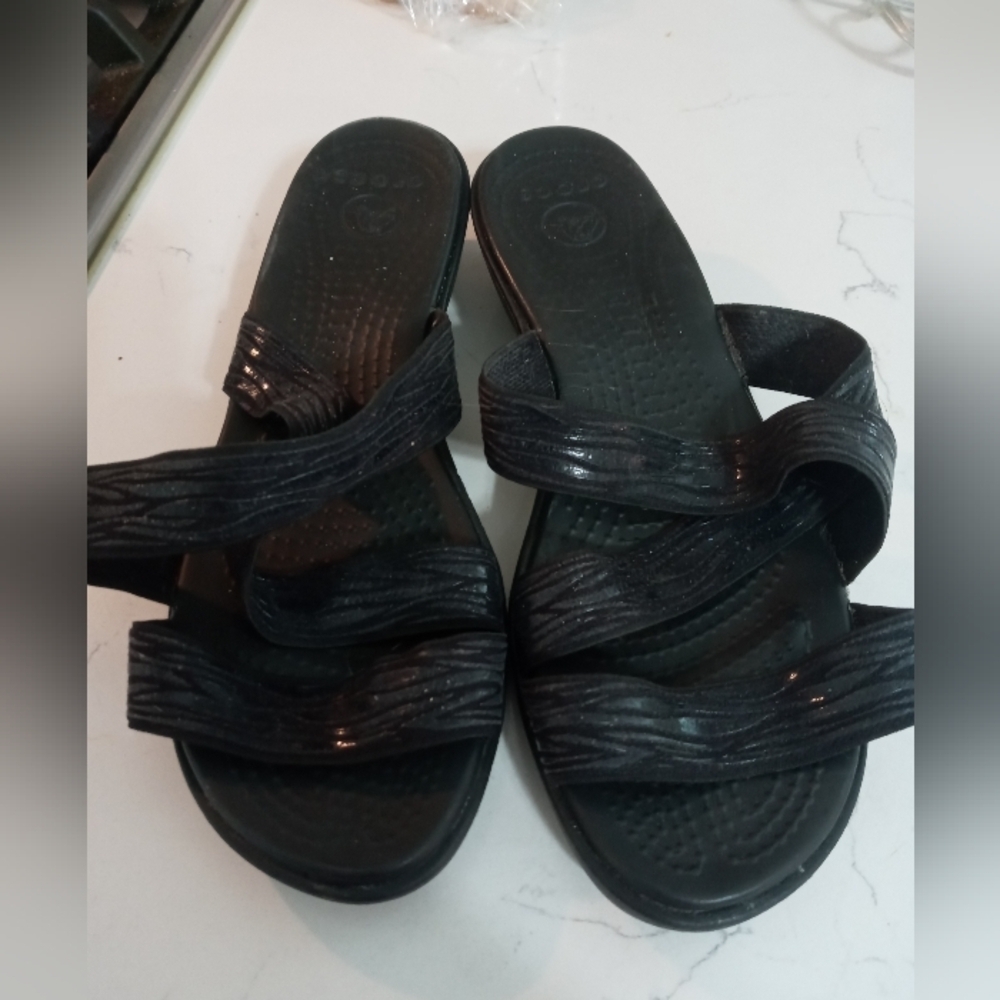 Crocs Strappy Molalla 11 Classic Black Slip on heeled open toe sandals W9